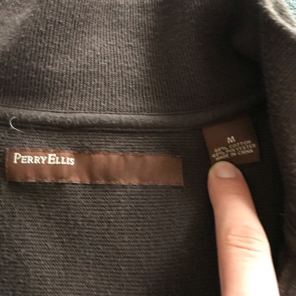 Men’s Perry Ellis Sweatshirt - Picture 2 of 3